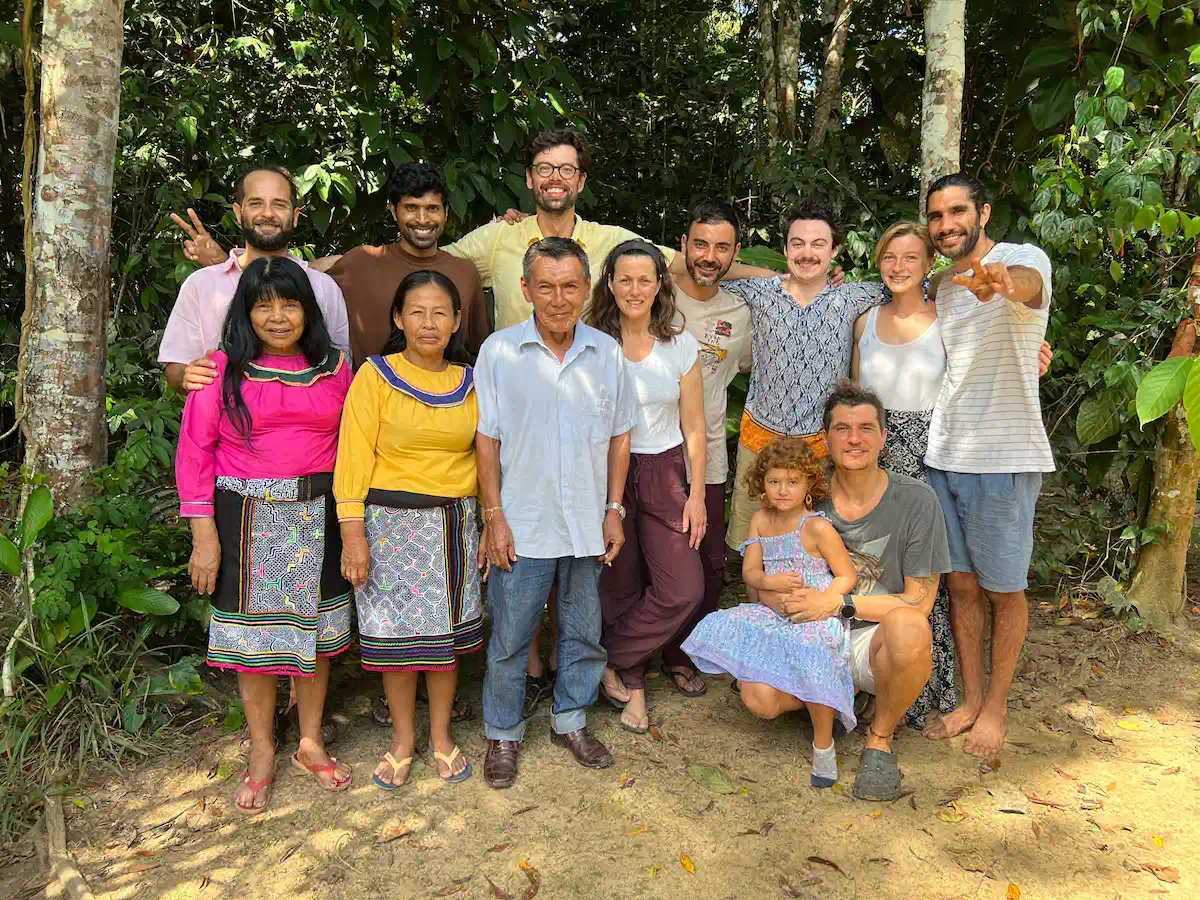 group photo ayahuasca retreat shipibo peru blez