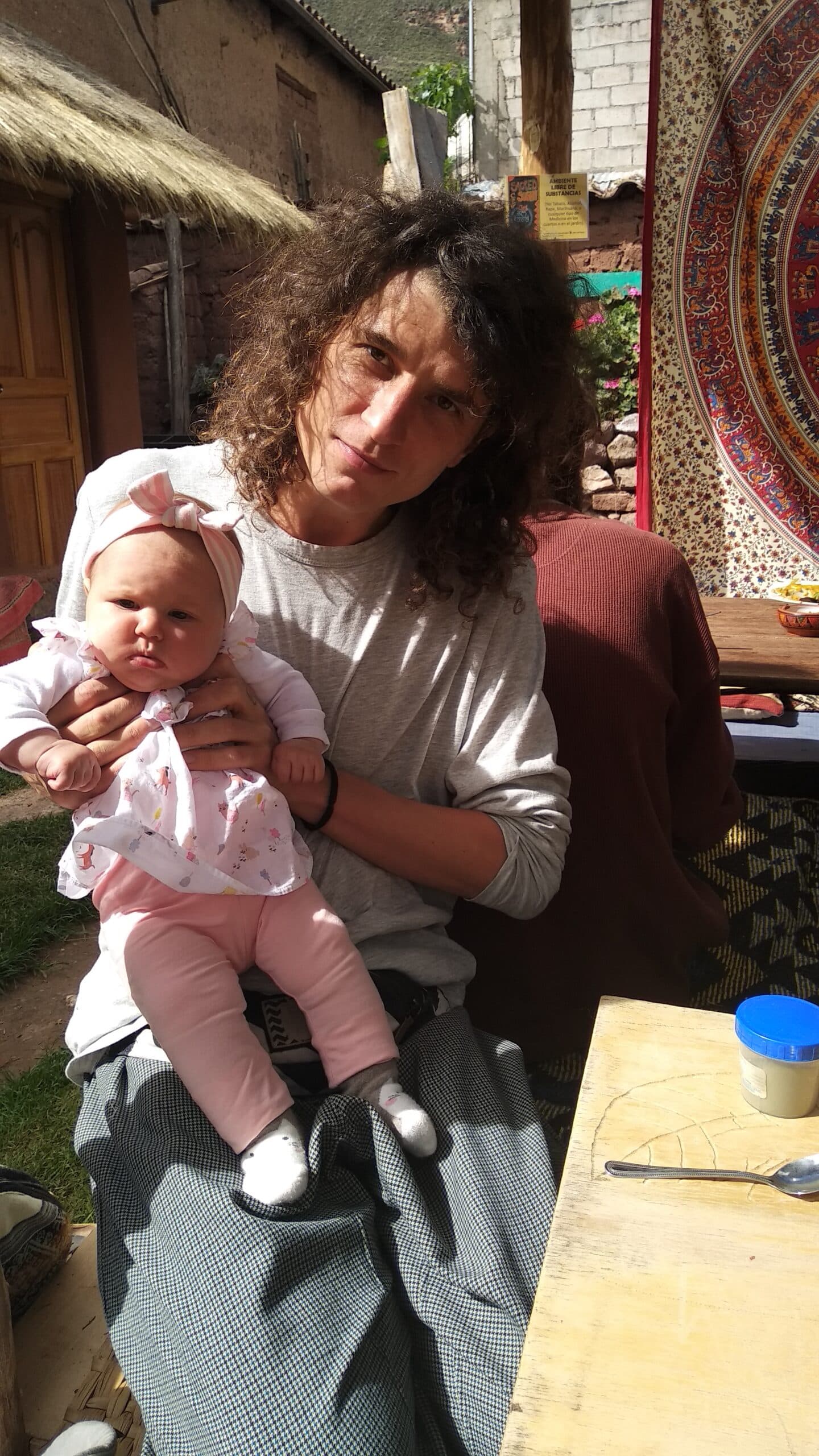 Blazej z corka Zoe pisaq Peru